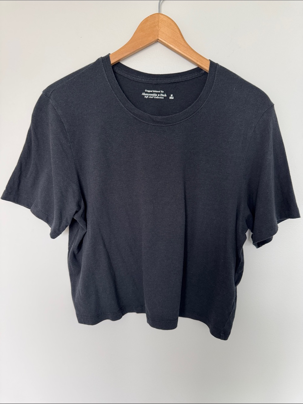 Abercrombie & Fitch Black Cropped Crew Tee Size Medium
